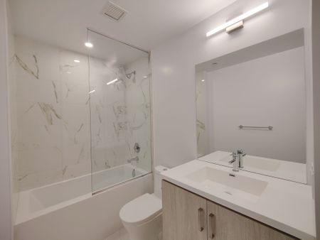For Lease - 10 Honeycrisp Crescent Unit# 811, Vaughan, Ontario - Photo 3