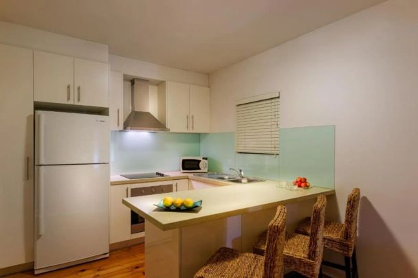 Move-In Ready Furnished Apartment in the Heart of St Kilda - Photo 1