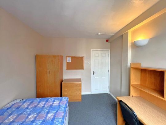 5 bedroom flat to rent - Photo 1