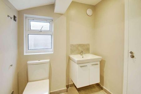 Wellington Road, Uxbridge, UB8 - Photo 3