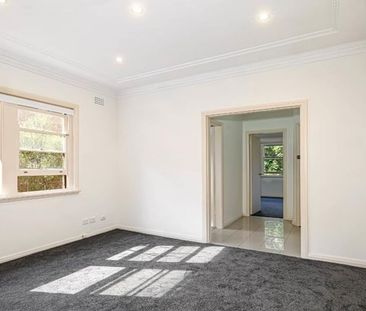 Modern two-bedroom apartment in one of Kirribilli's most sought-aft... - Photo 1