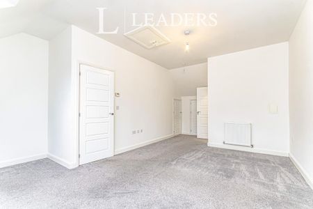 4 bedroom semi-detached house to rent - Photo 4