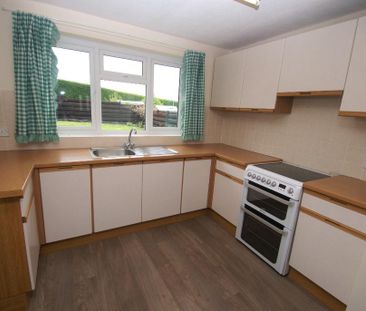 3 bedroom semi-detached house to rent - Photo 3