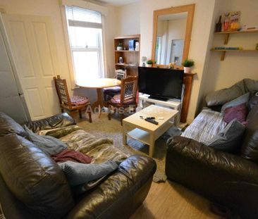 4 bedroom terraced house to rent - Photo 1