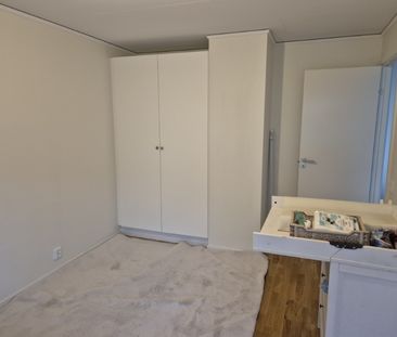 Rymligt radhus med tre sovrum i barnvänligt område i Kållered! - Foto 4