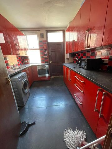 Room in a Shared House, Headingley Avenue, LS6 - Photo 4