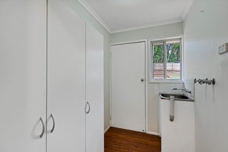 Comfortable 3 Bedroom Home in a Peaceful Location - Photo 3