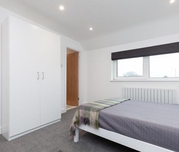 1 bedroom in a house share to rent - Photo 2
