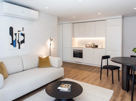 Largo Santa Bárbara, Lisbon, Lisbon 1150-260 - Photo 1