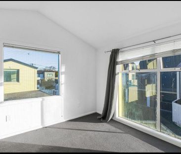 Charming 2BR Townhouse with Single garage - Photo 5