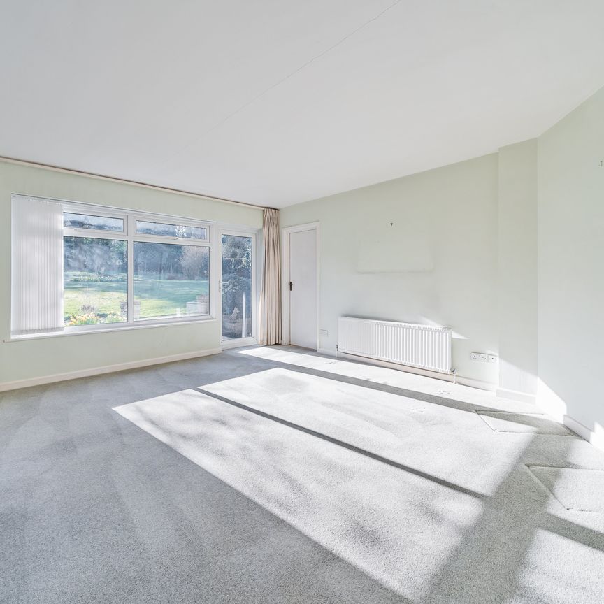 Walker Road, Maidenhead - Photo 1