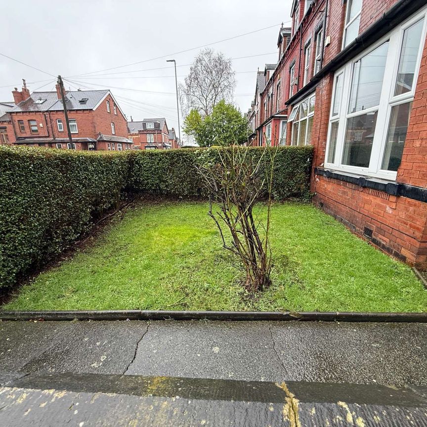 7 Bedroom Student Property within walking distance of Leeds University and Leeds Beckett city centre campus Room 6 - Photo 1