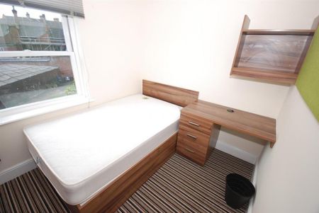 10 bedroom house to rent - Photo 3