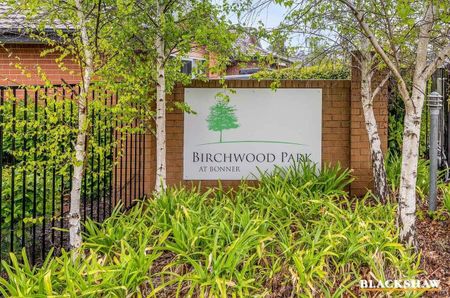 Stunning Three Bedroom Townhouse - Photo 3