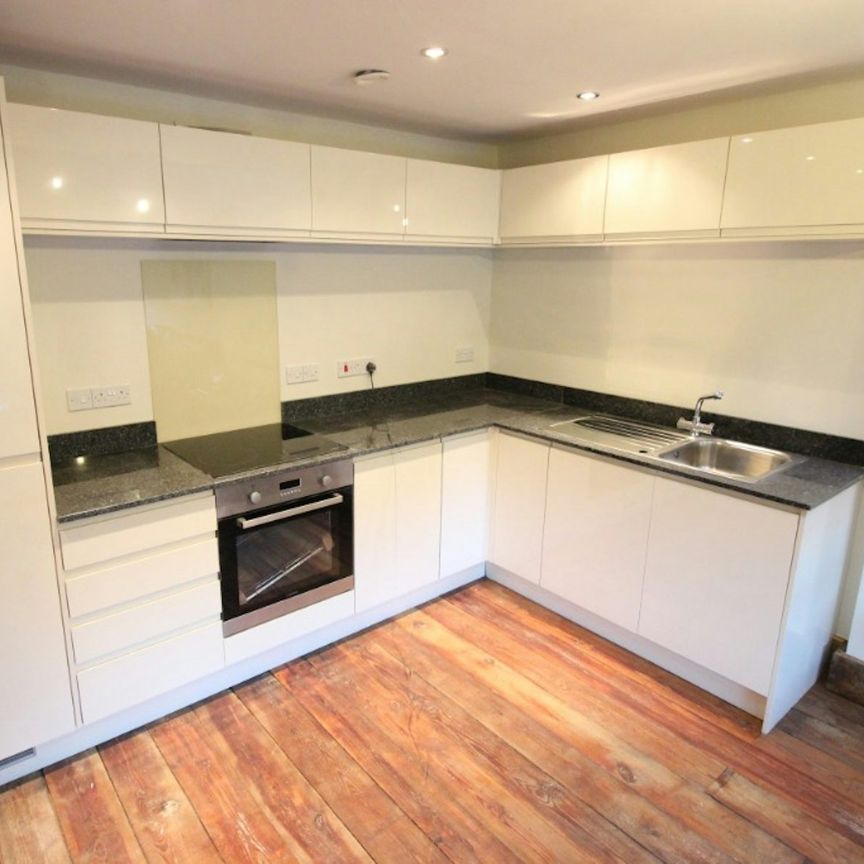 Flat to rent on - Photo 1
