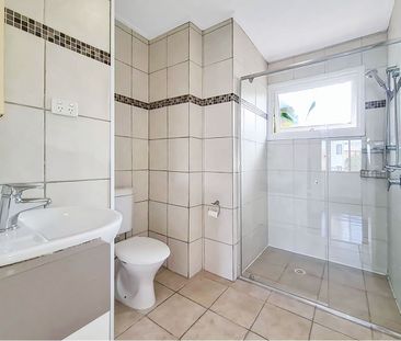 Modern Coastal Living | Moments From The Broadwater - Photo 4