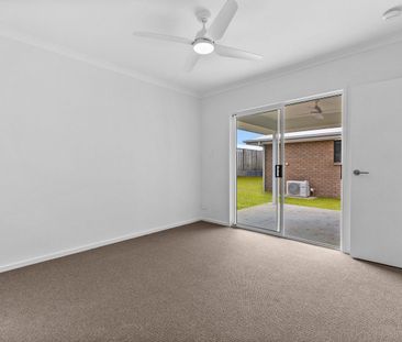 Brand new family home close to everyday essentials - Photo 5