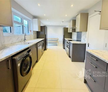 Applegarth Avenue, Guildford, Surrey, GU2 8LP - Photo 1