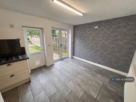 3 bedroom terraced house to rent - Photo 2