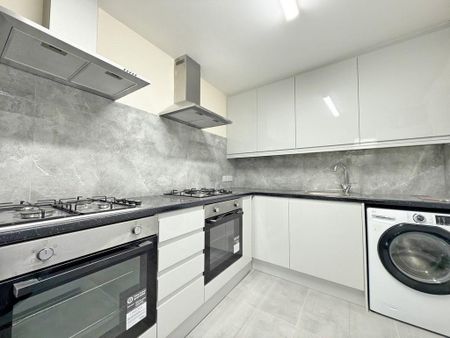 1 bedroom in a flat share to rent - Photo 2