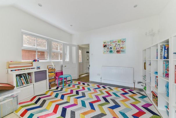 5 bedroom semi-detached house to rent - Photo 1