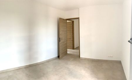 CUCURON MAISON 4 PIECES AVEC JARDIN ET GARAGE, - Photo 5