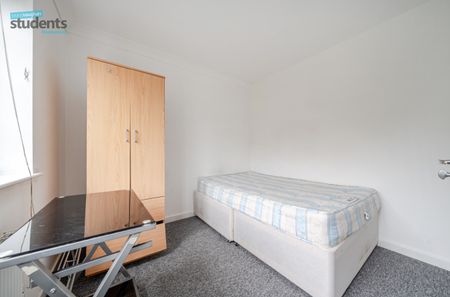 4 bedroom semi-detached house to rent - Photo 4