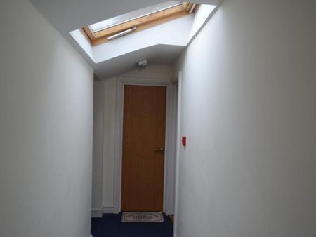 3 bedroom flat to rent - Photo 4