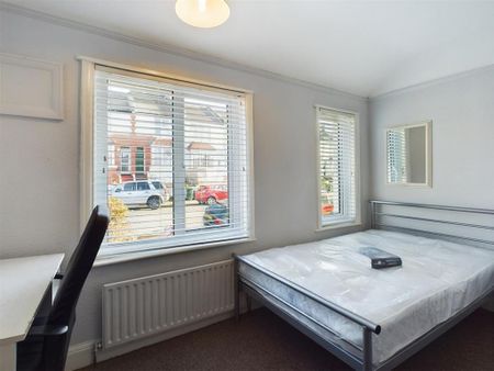 4 bedroom terraced house to rent - Photo 2