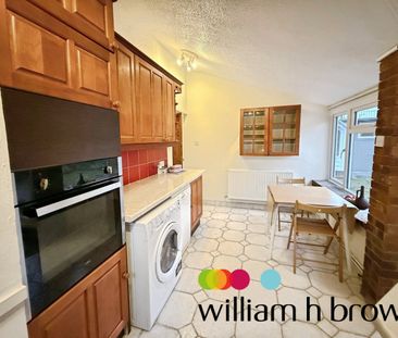 Bishopsfield, Harlow - Photo 5