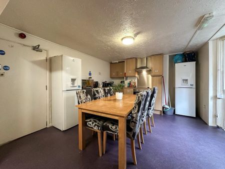 1 bedroom in a house share to rent - Photo 5