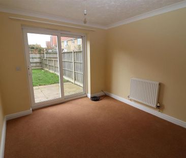 4 bedroom semi-detached house to rent - Photo 1