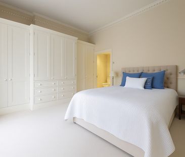 1 Bed Flat, Cadogan Place, SW1X - Photo 2