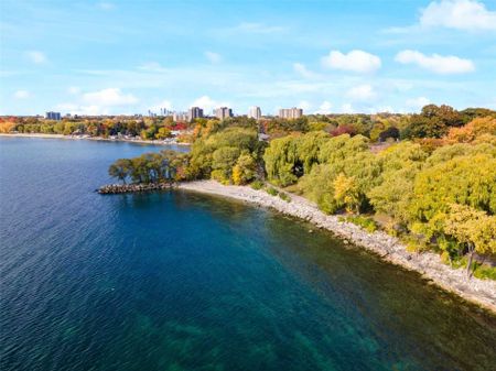 For Lease - 26 Forty First Street, Toronto, Ontario - Photo 2