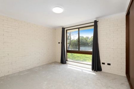 “Few Steps to Jasper Road Public School” - Photo 3