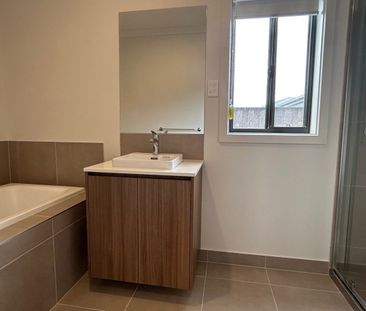 BRAND NEW, Functional & Great Location!! - Photo 5