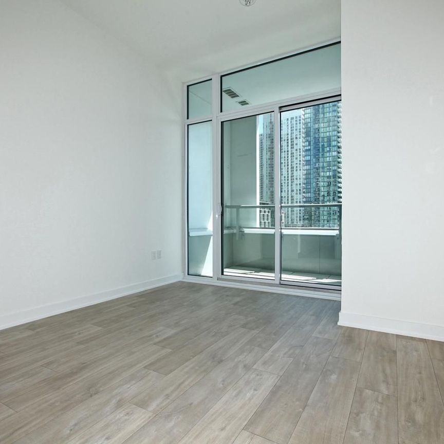For Lease - 27 Bathrust Street Unit# 404W, Toronto, Ontario - Photo 1