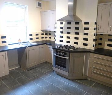 2 bedroom terraced house to rent - Photo 4