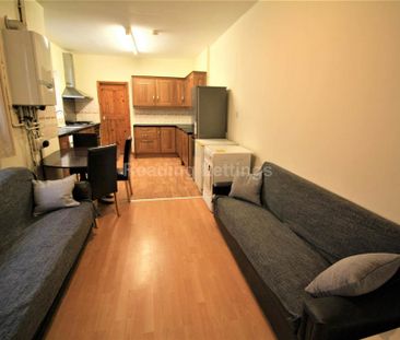 6 bedroom terraced house to rent - Photo 4