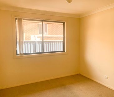 Modern Three Bedroom Home - Photo 3