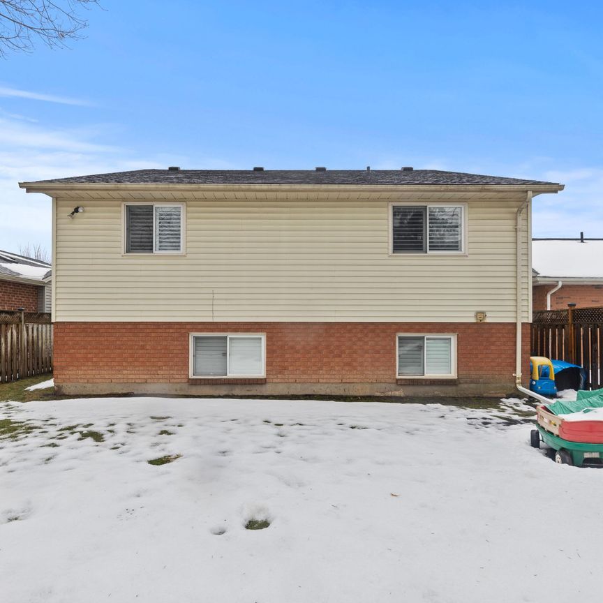 For Lease - 3387 Cardinal Drive, Niagara Falls, Ontario - Photo 1