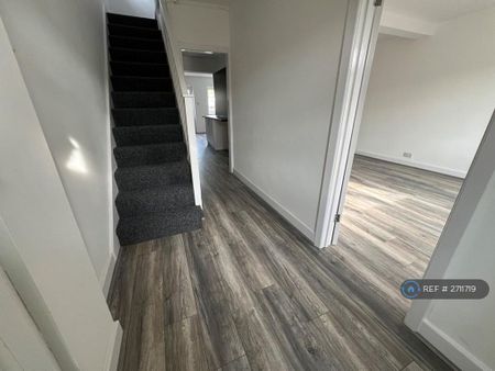 3 bedroom terraced house to rent - Photo 5