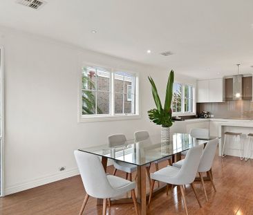 5 Gordon Crescent, Black Rock VIC 3193 - House For Rent | Domain - Photo 3