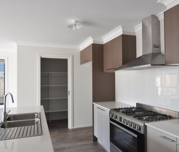 Modern Family Home in Excellent Location! - Photo 1