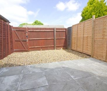 2 bedroom end of terrace house to rent - Photo 3