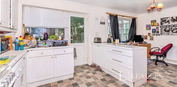 3 bedroom house to rent Selwyn Road, Stamford, PE9 - Photo 2