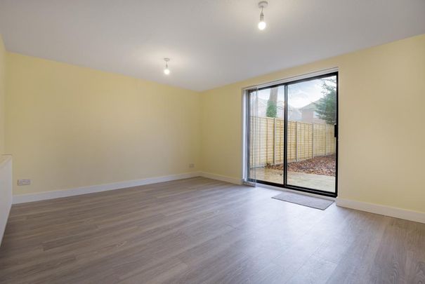 3 bedroom end of terrace house to rent - Photo 1