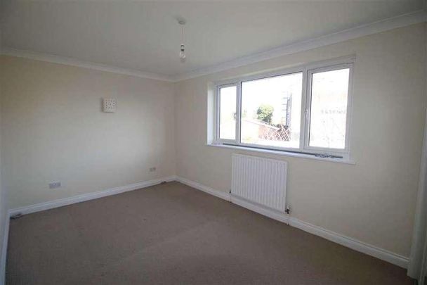 Denton Court, Burton Latimer, NN15 - Photo 1