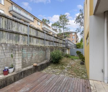 Villa Style Apartment Offers Expansive Courtyard - Photo 1