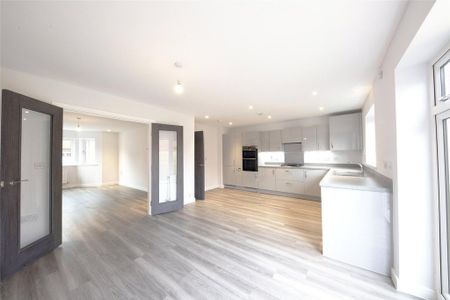 4 bedroom detached house to rent - Photo 4